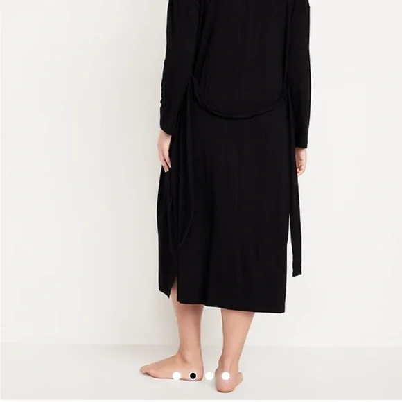 Old Navy Black Chemise and Robe Nursing and Postpartum Set - Picture 7 of 7